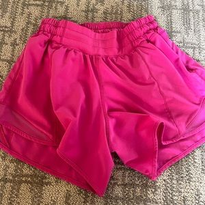 lululemon hotty hot 4” shorts